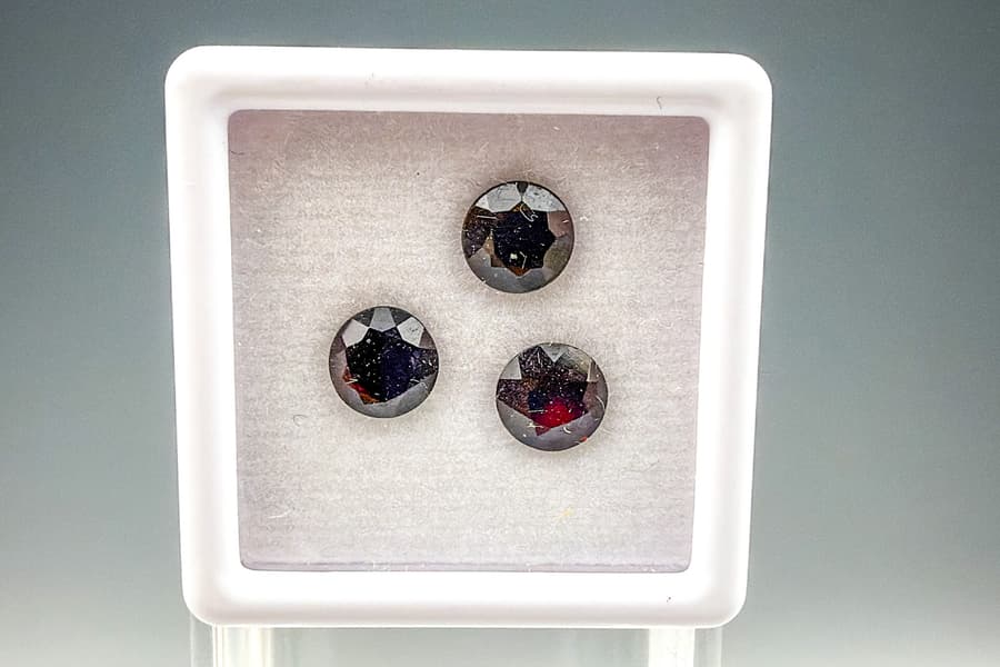 3 Granate 2,40 ct